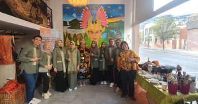 Suksesnya Promosi Gencar Pariwisata dan Produk Unggulan Kalimantan Barat di Rumah Indonesia Paris