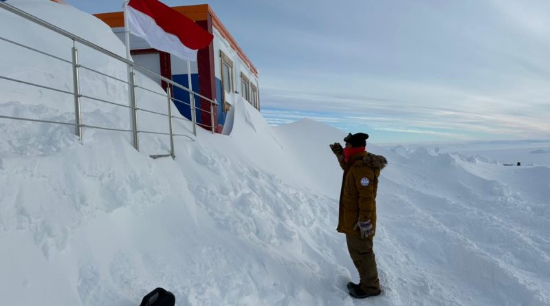 Ekspedisi Antartika, Gerry Kibarkan Merah Putih di tengah Suhu -53 Derajat