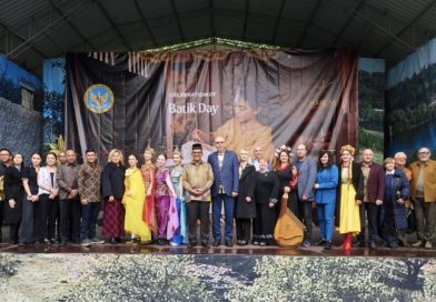 Batik Jadi Jembatan Persahabatan Indonesia–Ukraina di Kyiv
