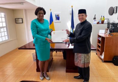 Duta Besar RI Serahkan Surat Kepercayaan Kepada Gubernur Jenderal Saint Vincent and the Grenadines Duta Besar RI Serahkan Surat Kepercayaan Kepada Gubernur Jenderal Saint Vincent and the Grenadines
