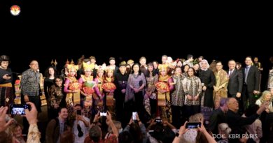 Harmoni Gamelan dan Tari Bali dan Jawa di Université Paris Nanterre
