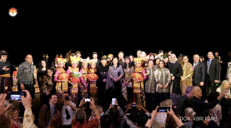Harmoni Gamelan dan Tari Bali dan Jawa di Université Paris Nanterre