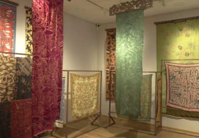 “Mewarnai Kembali Tradisi Batik: Partisipasi Perdana KBRI London Bersama Lisa King di London Craft Week 2026