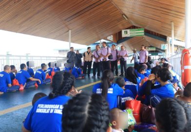 KRI Tawau Dampingi Kepulangan 87 WNI dari Sabah KRI Tawau Dampingi Kepulangan 87 WNI dari Sabah