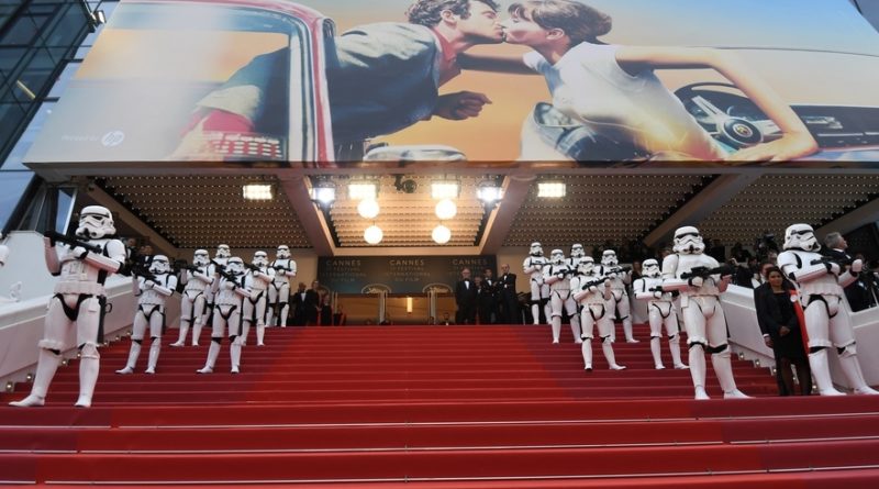 7793414738 les stormtroopers de star wars sur les marches du palais des festivals a cannes le 15 mai 2018